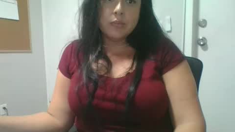 Snapshot of bella_dulce chatting on 4, 11, 2025 bella_dulce online show from 4, 11, 2025