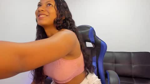 Snapshot of bella_jamez chatting on 21, 12, 2025 Isa online show from 21, 12, 2025