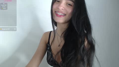 Snapshot of bella_musee chatting on 10, 1, 2025   online show from 10, 1, 2025