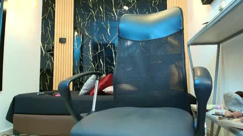     online show from 5, 4, 2026