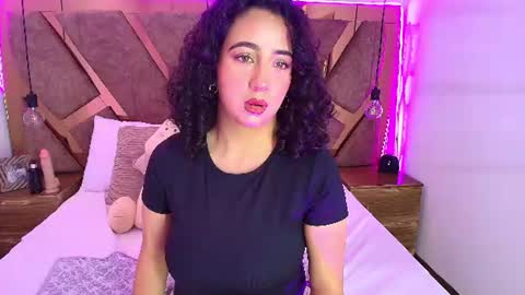 Snapshot of bella_swwan_ chatting on 8, 7, 2026 Bella Swwan online show from 8, 7, 2026