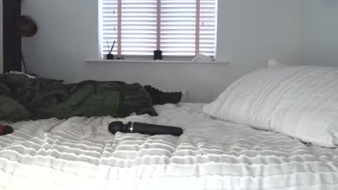 Bella Black online show from 15, 12, 2025