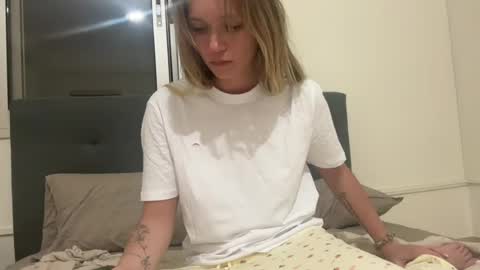 Snapshot of bellabloomx chatting on 28, 5, 2026 Bella Bloom online show from 28, 5, 2026
