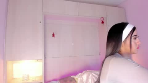  Bella  online show from 30, 4, 2026