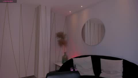  Bella C  online show from 17, 4, 2026