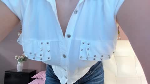 Snapshot of bellaclaiir chatting on 5, 2, 2025 Bella Clair online show from 5, 2, 2025