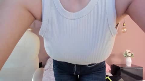 Snapshot of bellaclaiir chatting on 8, 2, 2025 Bella Clair online show from 8, 2, 2025