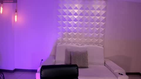 Bella online show from 8, 4, 2026