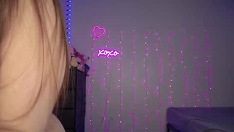 Bella Monroe online show from 19, 9, 2025