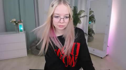 Bella online show from 6, 3, 2026