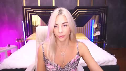 Bella online show from 5, 11, 2025