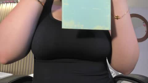 Snapshot of bellarosex1 chatting on 26, 11, 2025 Bella Rose online show from 26, 11, 2025