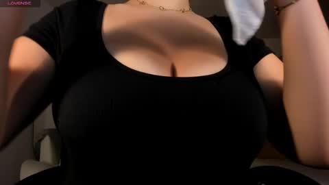 Snapshot of bellarosex1 chatting on 17, 12, 2025 Bella Rose online show from 17, 12, 2025