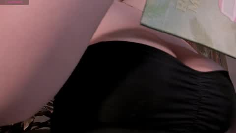 Snapshot of bellarosex1 chatting on 21, 12, 2025 Bella Rose online show from 21, 12, 2025