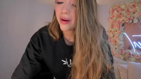 Snapshot of bellarosex1 chatting on 7, 2, 2026 Bella Rose online show from 7, 2, 2026