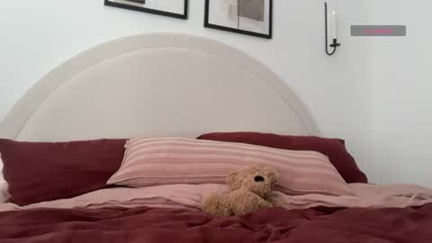 Isabella Ryder online show from 6, 3, 2026