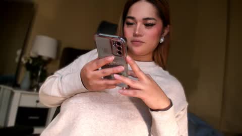 Snapshot of bellaswildcummer chatting on 27, 5, 2026 BELLA JONES online show from 27, 5, 2026
