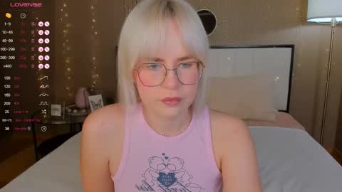 Bella online show from 8, 11, 2025