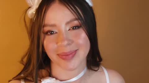 Snapshot of bellawoods_ chatting on 19, 4, 2026 laukyubey online show from 19, 4, 2026