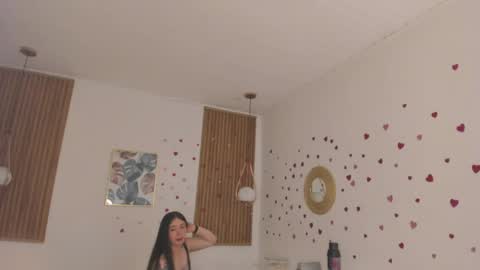 Snapshot of bellawoods_ chatting on 5, 5, 2026 laukyubey online show from 5, 5, 2026