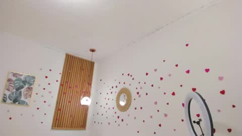 Snapshot of bellawoods_ chatting on 15, 5, 2026 laukyubey online show from 15, 5, 2026