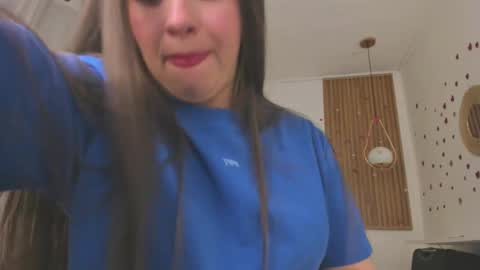 Snapshot of bellawoods_ chatting on 18, 5, 2026 laukyubey online show from 18, 5, 2026