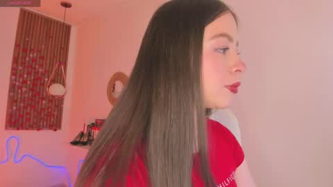 Snapshot of bellawoods_ chatting on 28, 5, 2026 laukyubey online show from 28, 5, 2026