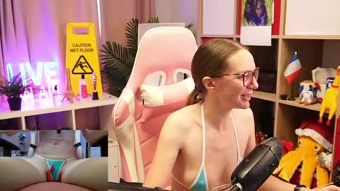 Snapshot of belle_alice chatting on 24, 6, 2026 Alice online show from 24, 6, 2026