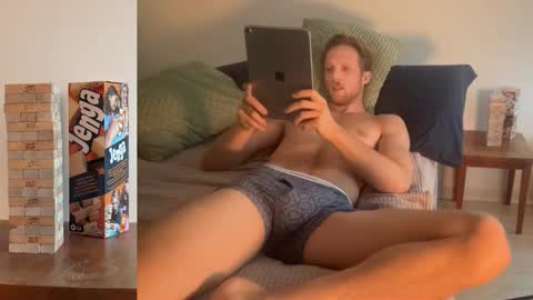 Snapshot of bendoverxo chatting on 12, 11, 2025 bendoverxo online show from 12, 11, 2025