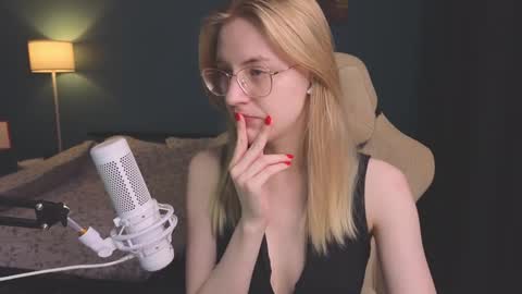 Snapshot of benty_bunny chatting on 5, 12, 2024 Alice online show from 5, 12, 2024