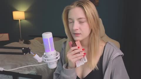 Snapshot of benty_bunny chatting on 12, 12, 2024 Alice online show from 12, 12, 2024