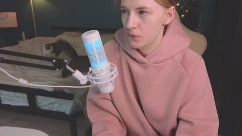 Snapshot of benty_bunny chatting on 6, 1, 2025 Alice online show from 6, 1, 2025