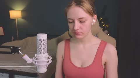 Snapshot of benty_bunny chatting on 9, 1, 2025 Alice online show from 9, 1, 2025