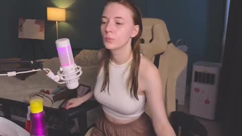 Snapshot of benty_bunny chatting on 18, 9, 2025 Alice online show from 18, 9, 2025