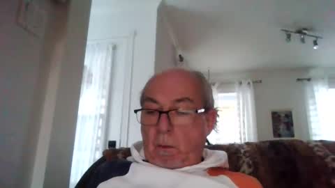 Snapshot of bernard1102 chatting on 31, 12, 2024 bernard1102 online show from 31, 12, 2024