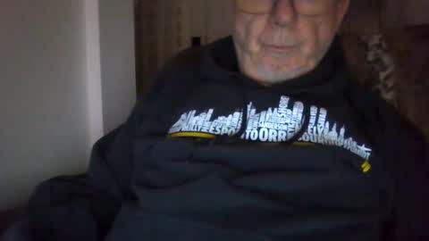 Snapshot of bernard1102 chatting on 7, 1, 2025 bernard1102 online show from 7, 1, 2025