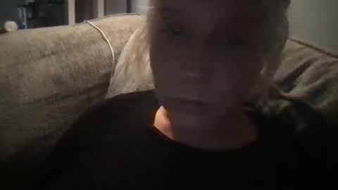 Snapshot of betteroffdeadduh chatting on 18, 9, 2025 that one bitch3 online show from 18, 9, 2025