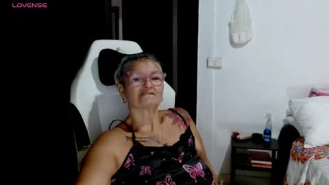 Snapshot of bety_cum3 chatting on 15, 4, 2026 bibiana online show from 15, 4, 2026