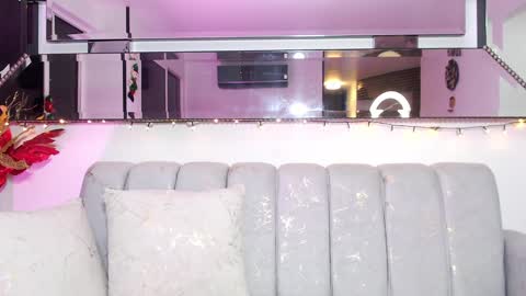 Nicolle Aviles online show from 15, 12, 2024