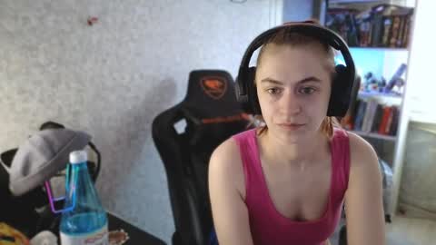 Snapshot of beverly_yay chatting on 28, 4, 2026 beverly_yay online show from 28, 4, 2026