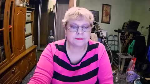 BeverlyQCynia online show from 4, 12, 2025