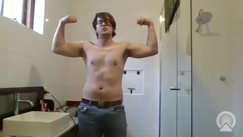 Snapshot of bi_showoffguy_02 chatting on 8, 6, 2026 bi_showoffguy_02 online show from 8, 6, 2026