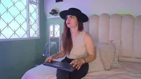 Snapshot of biancaluxx1 chatting on 1, 3, 2026 Bianca online show from 1, 3, 2026