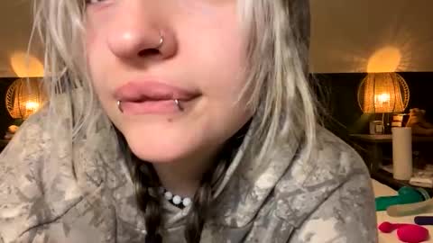 Ellie  online show from 1, 5, 2026