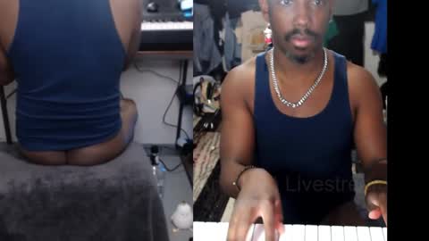 Snapshot of bicepsandfrot chatting on 21, 9, 2025 BicepsandFrot online show from 21, 9, 2025