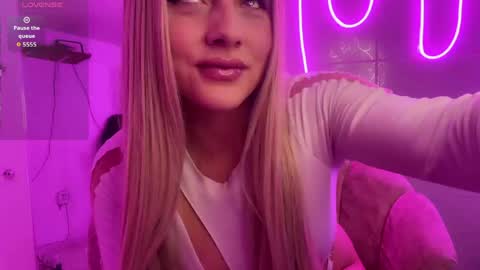 Snapshot of big_clit71 chatting on 24, 5, 2026 angela online show from 24, 5, 2026