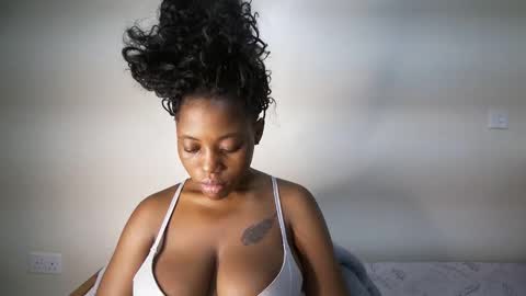 Snapshot of bigassmello_ chatting on 6, 5, 2026 bigassmello_ online show from 6, 5, 2026