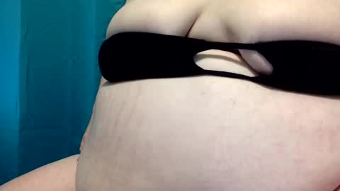 Snapshot of bigbellybabe1987 chatting on 15, 11, 2025 bigbellybabe1987 online show from 15, 11, 2025