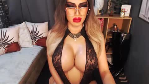 Loraine Cruz online show from 10, 3, 2025