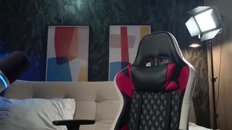 kyra Moor online show from 8, 11, 2025